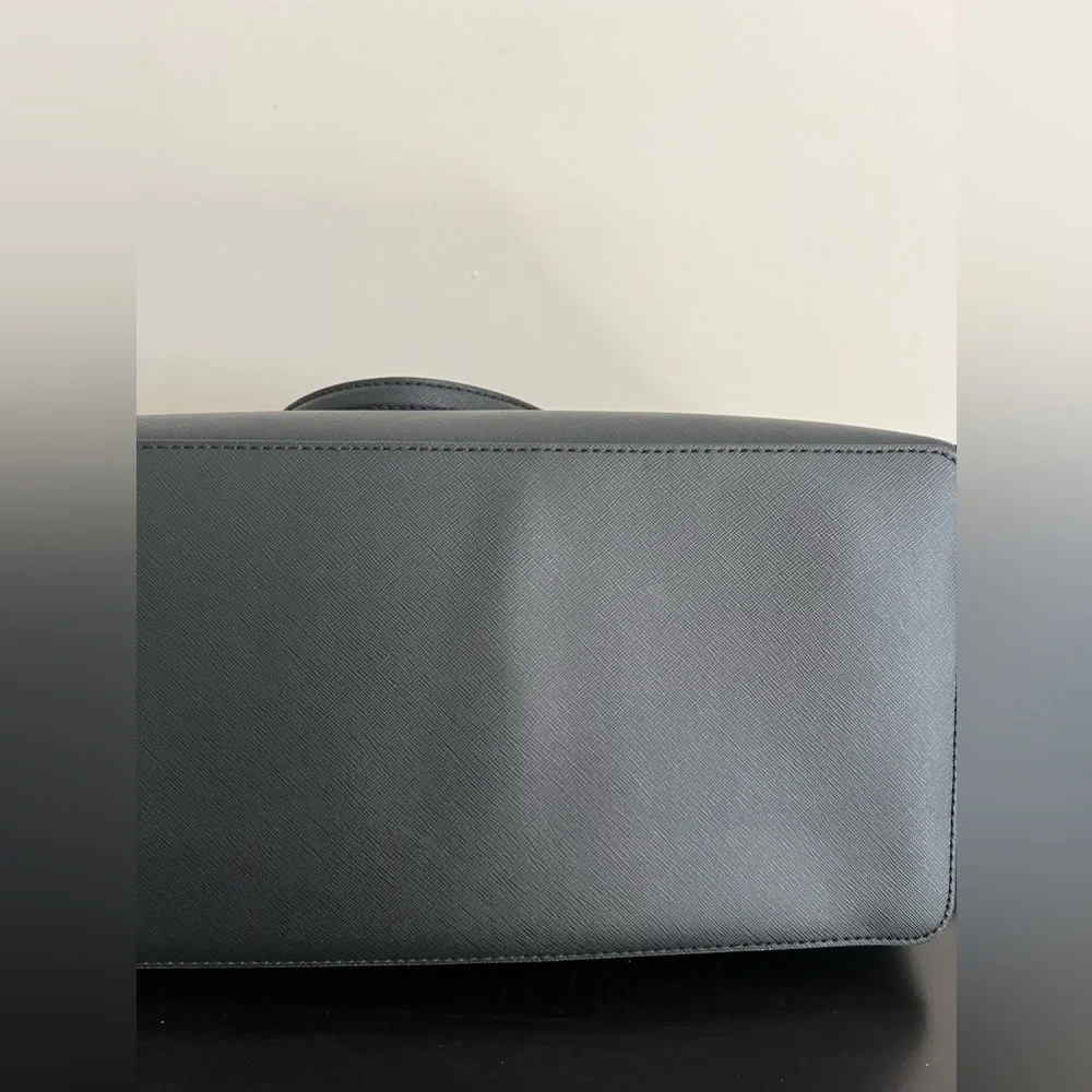 Michael Kors Large Tote Bag - Picture 7 of 12